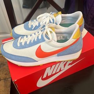 Women Nike DayBreak